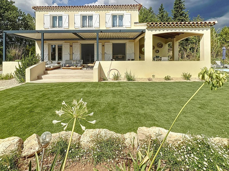 Maison - 140 m² - 5 pièces