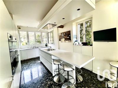 Maison - 360 m² - 13 pièces