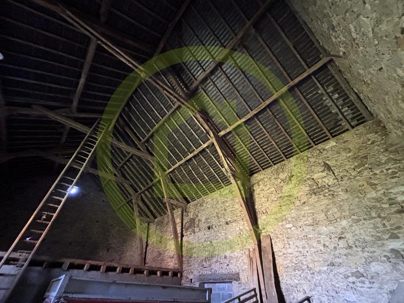 Grange - 250 m² - 2 pièces