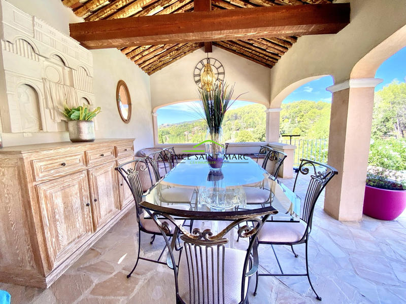 Maison - 300 m² - 4 pièces