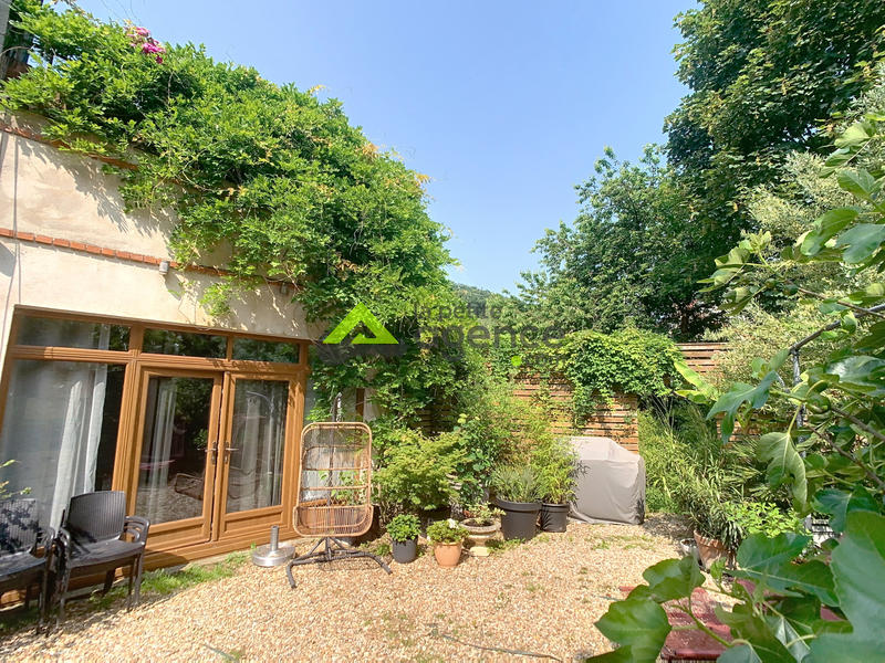 Maison - 266 m² - 9 pièces