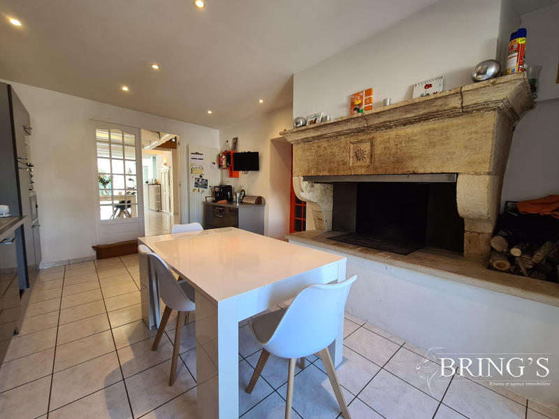 Maison - 202 m² - 8 pièces