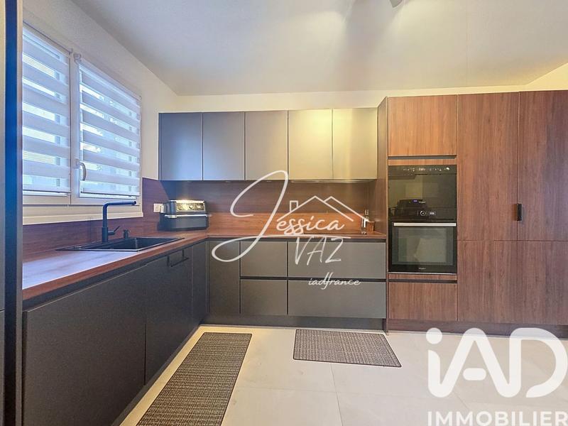 Maison - 180 m² - 9 pièces