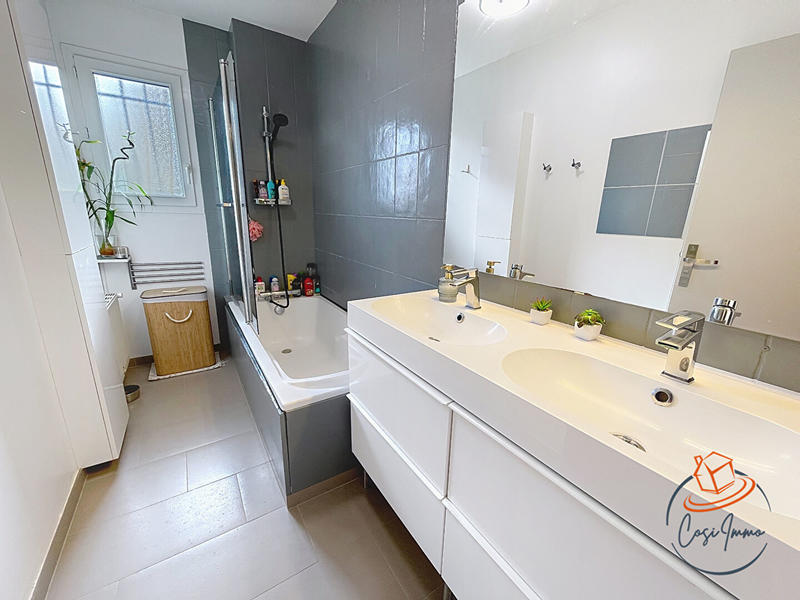 Maison - 100 m² - 5 pièces