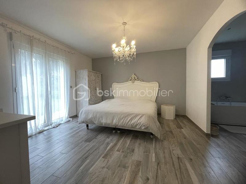 Maison - 222 m² - 7 pièces