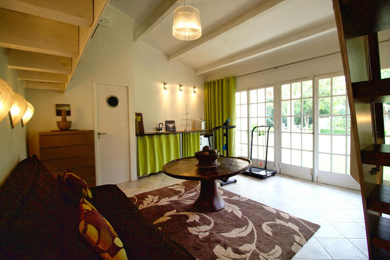 Maison - 247 m² - 15 pièces