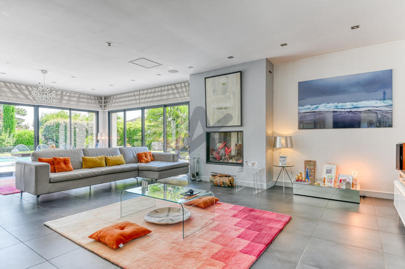 Maison - 217 m² - 6 pièces