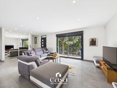 Maison traditionnelle - 208 m² - 9 pièces