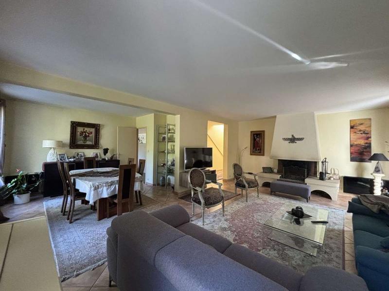 Maison - 210 m² - 7 pièces