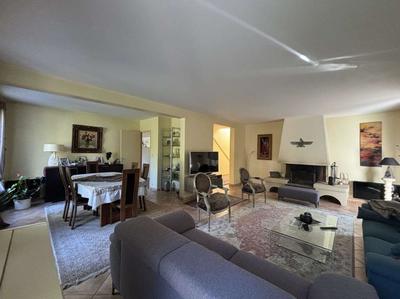 Maison - 210 m² - 7 pièces