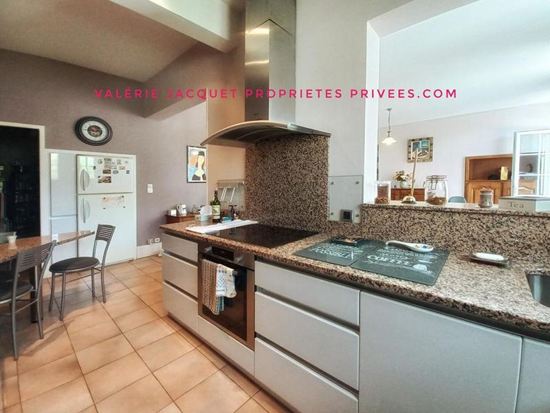 Demeure - 234 m² - 8 pièces