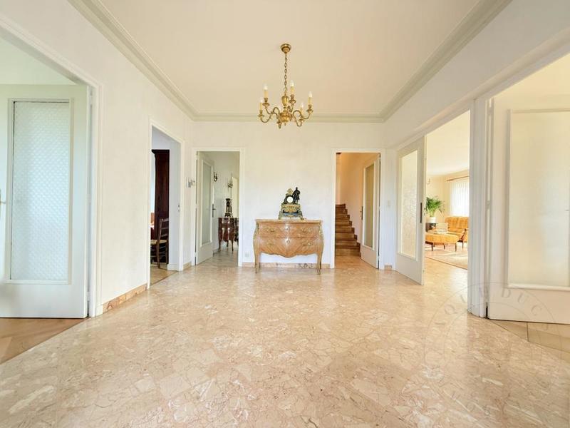 Maison traditionnelle - 190 m² - 8 pièces