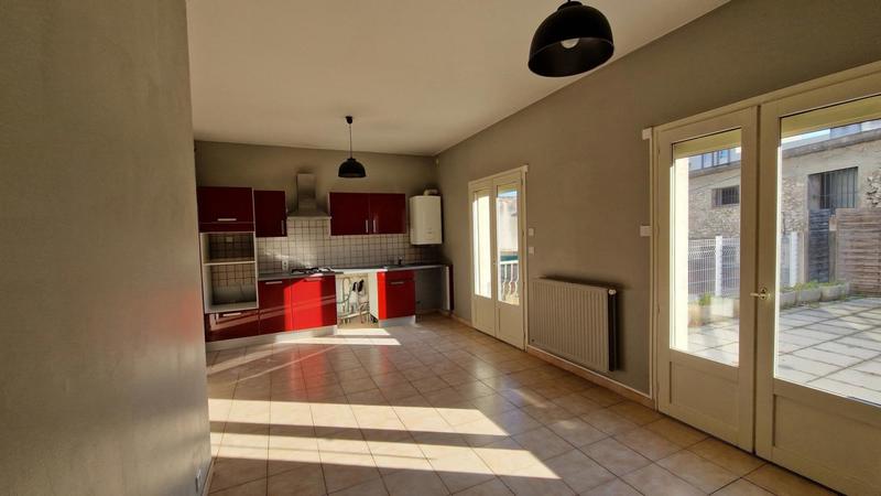 Maison - 240 m² - 8 pièces