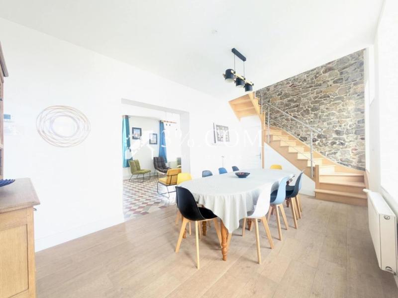 Maison - 210 m² - 11 pièces