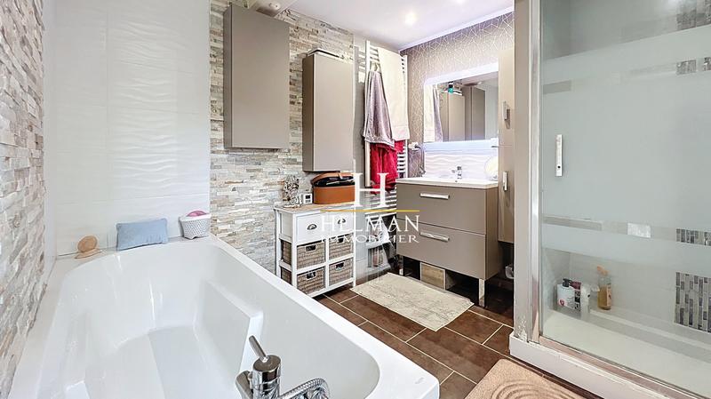 Maison - 201 m² - 6 pièces