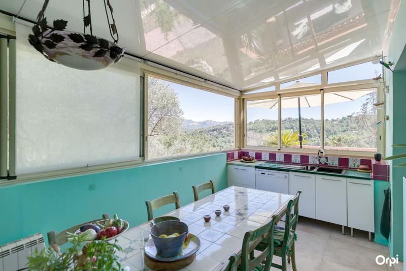 Maison - 246 m² - 7 pièces