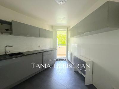 Appartement - 82 m² - 4 pièces