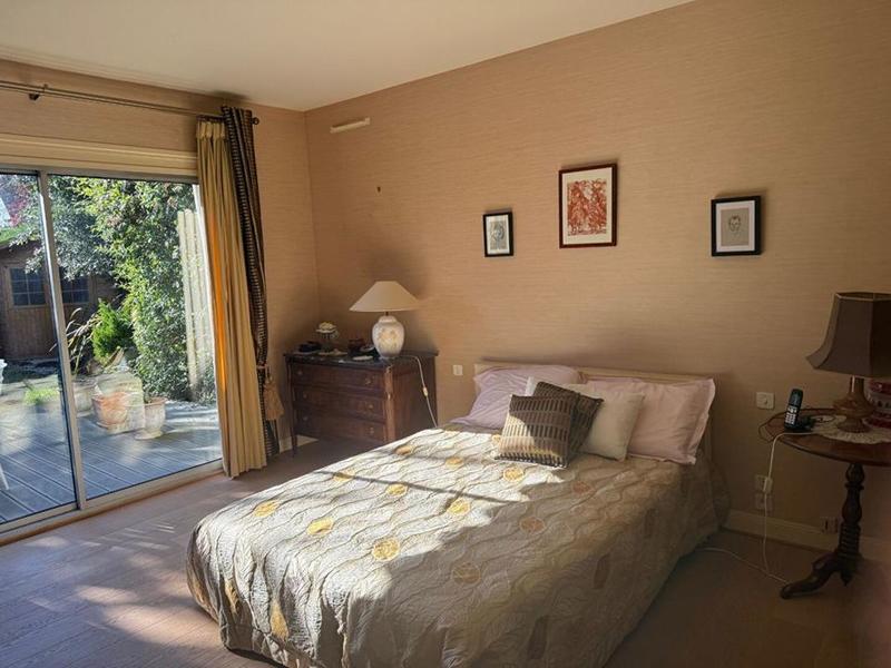 Maison - 205 m² - 9 pièces