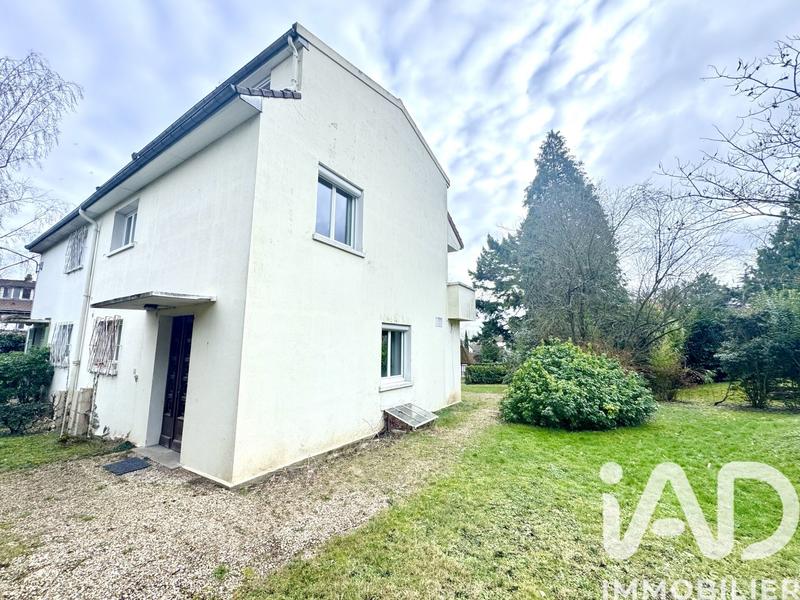 Maison - 140 m² - 8 pièces