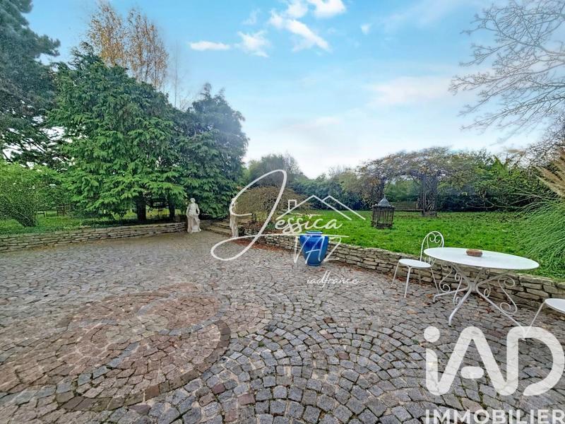 Maison - 260 m² - 10 pièces