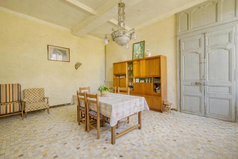 Maison - 400 m² - 6 pièces