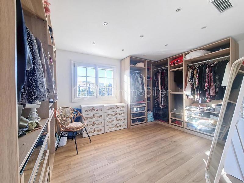 Villa - 300 m² - 5 pièces