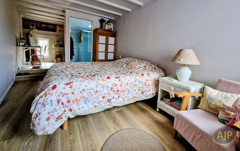 Maison - 180 m² - 7 pièces