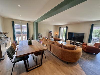 Maison traditionnelle - 137 m² - 6 pièces