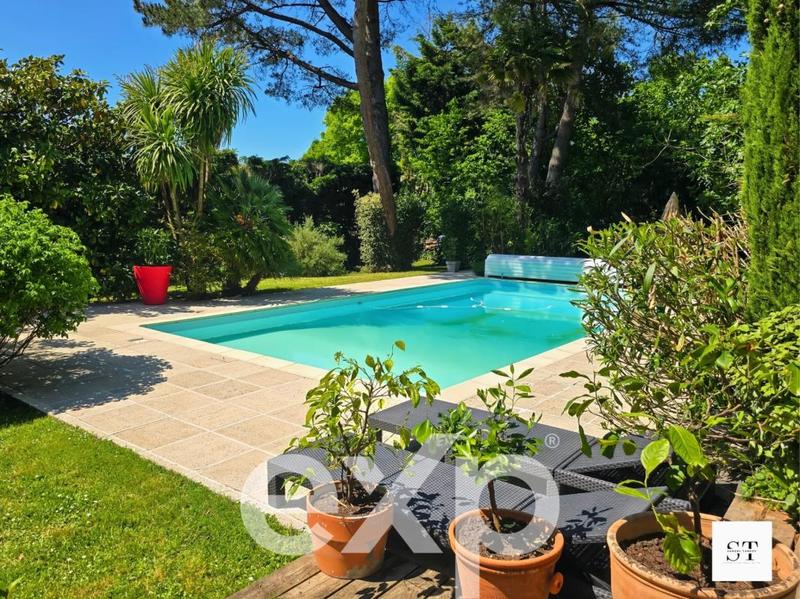 Maison d'architecte - 254 m² - 8 pièces