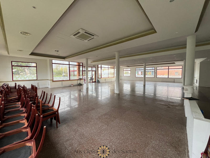 Local commercial - 2 600 m²