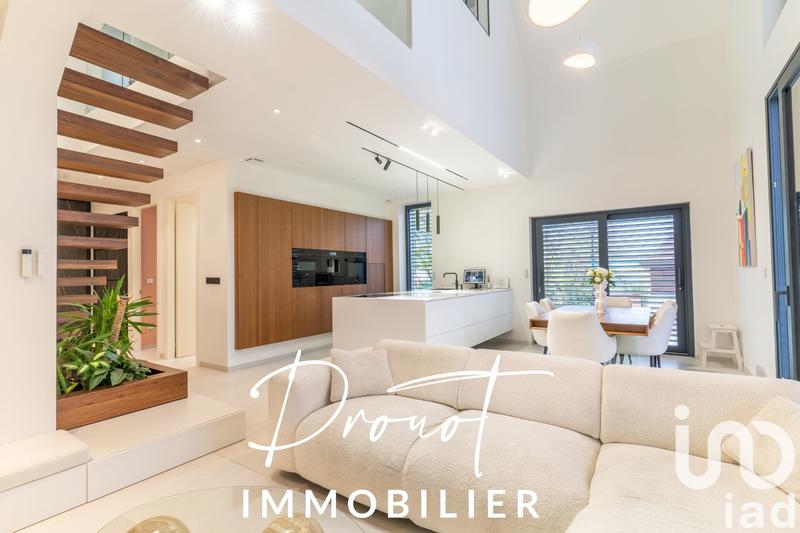 Maison - 226 m² - 8 pièces