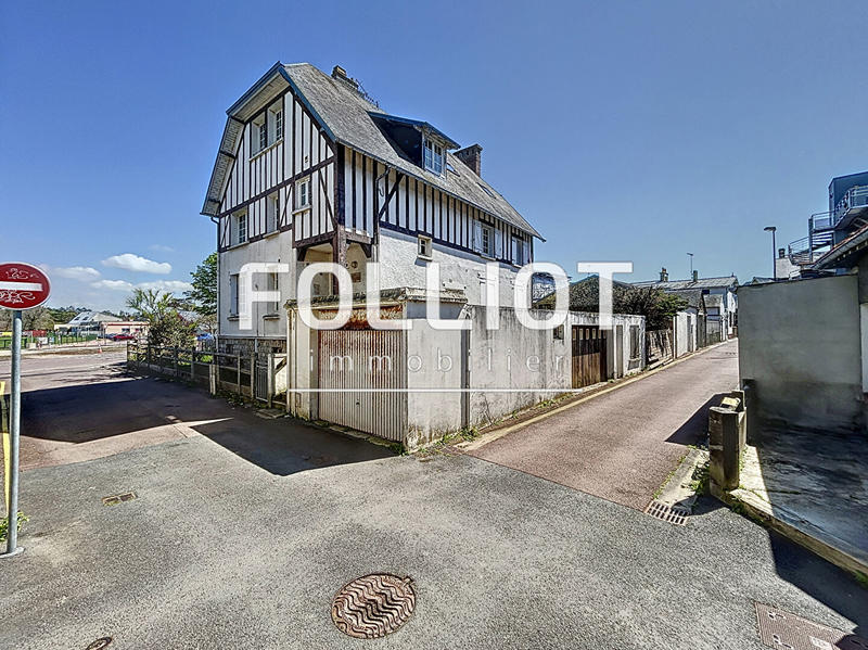 Maison - 230 m² - 12 pièces