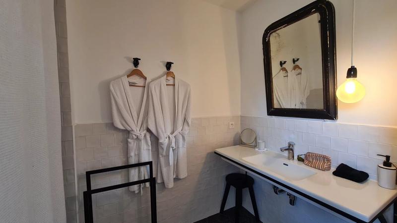 Maison traditionnelle - 260 m² - 10 pièces