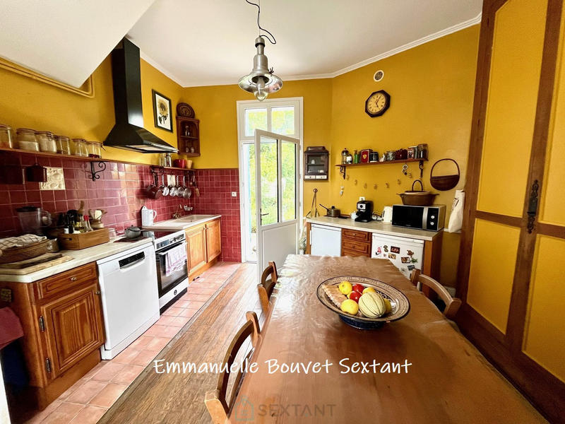 Maison - 180 m² - 9 pièces