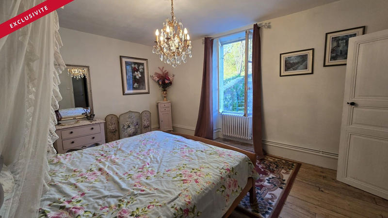 Maison - 230 m² - 8 pièces