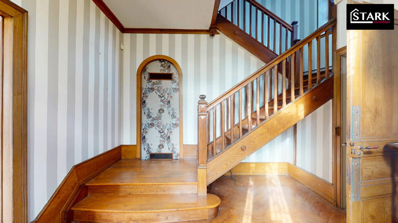 Maison - 274 m² - 10 pièces