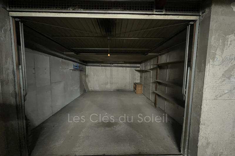 Parking / Garage - 17 m²