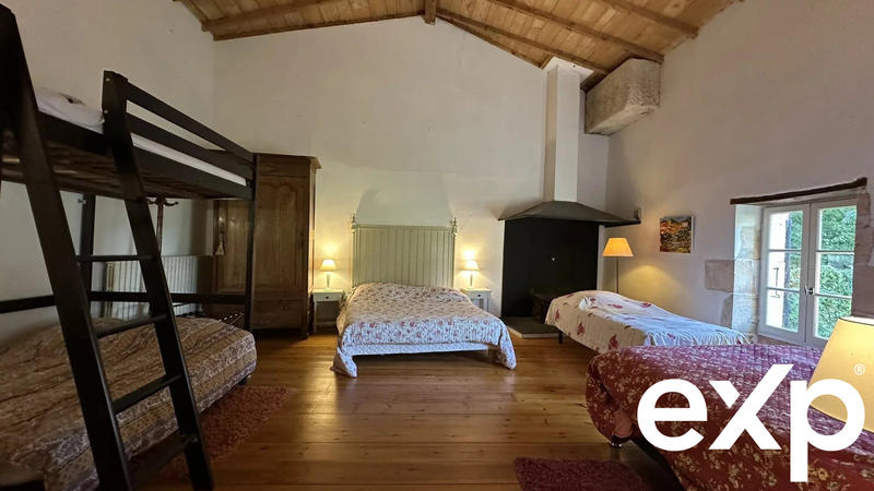 Maison - 768 m² - 17 pièces