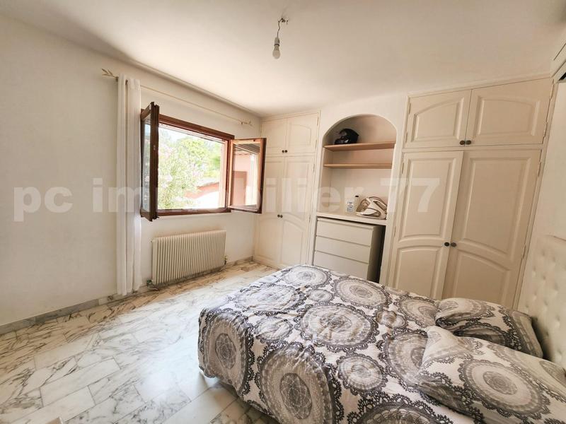 Villa - 199 m² - 9 pièces