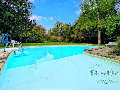 Maison - 290 m² - 9 pièces