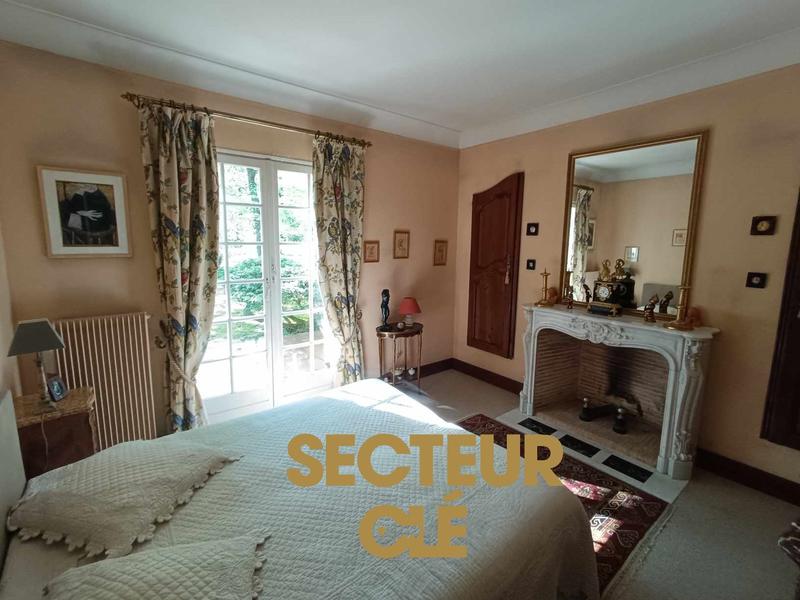 Maison - 230 m² - 5 pièces