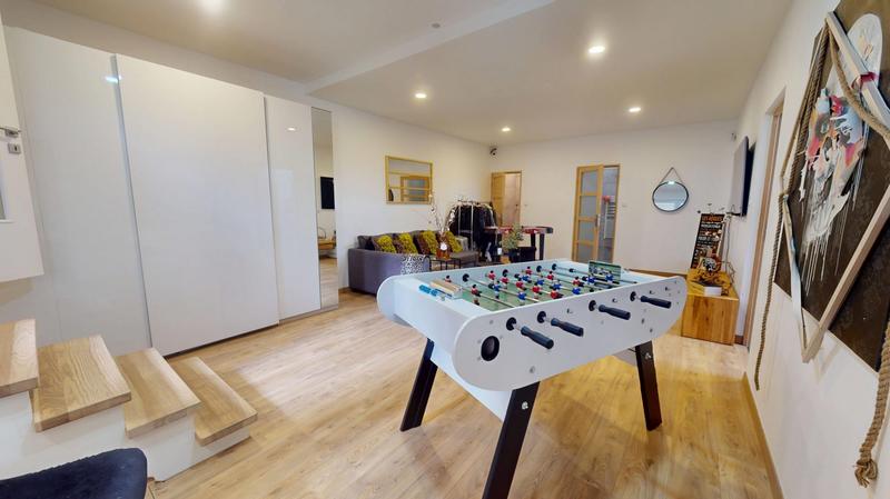 Maison contemporaine - 291 m² - 9 pièces