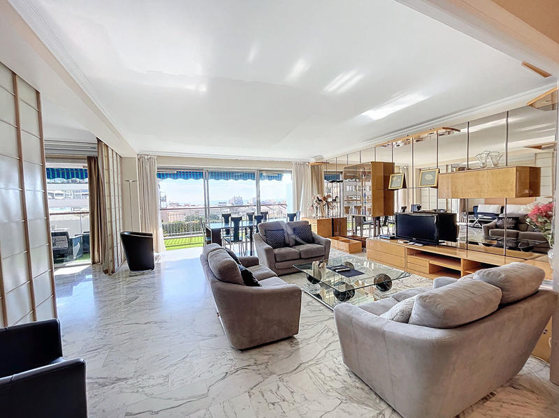 Appartement - 141 m² - 5 pièces