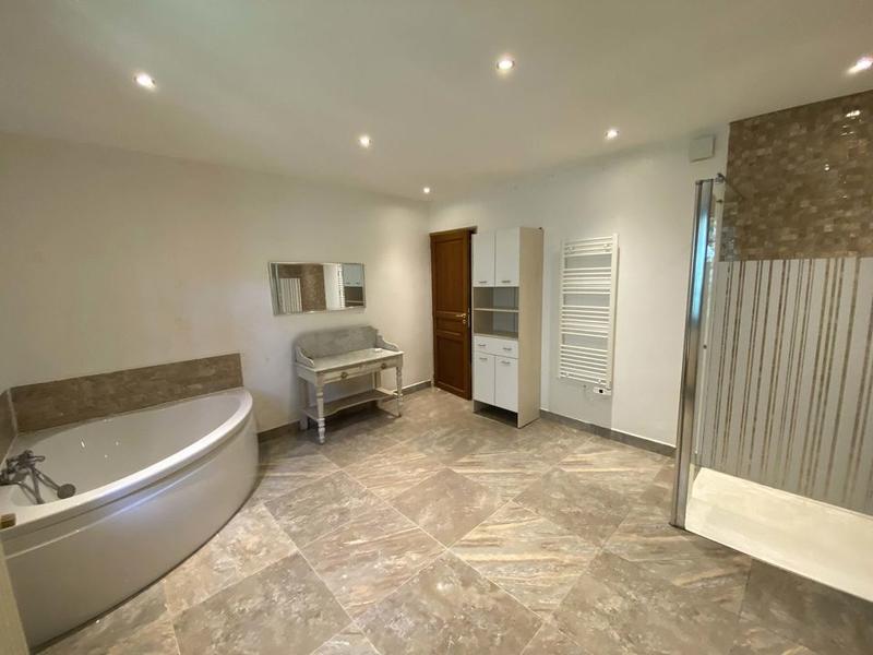 Maison - 188 m² - 7 pièces