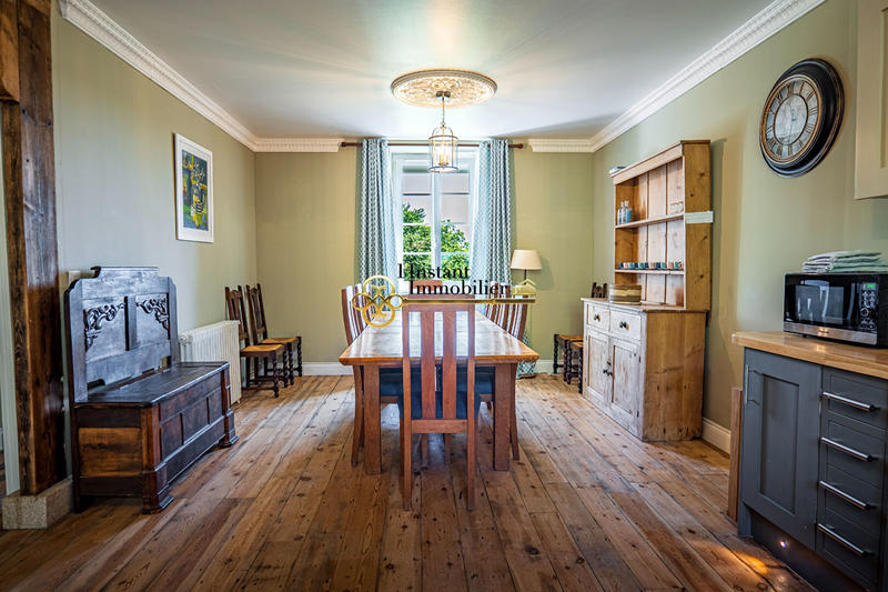 Maison - 185 m² - 11 pièces