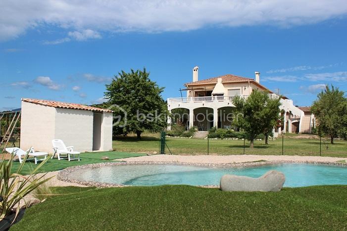 Propriété - 230 m² - 7 pièces