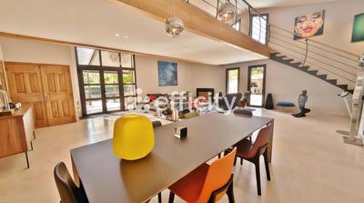 Villa - 300 m² - 7 pièces