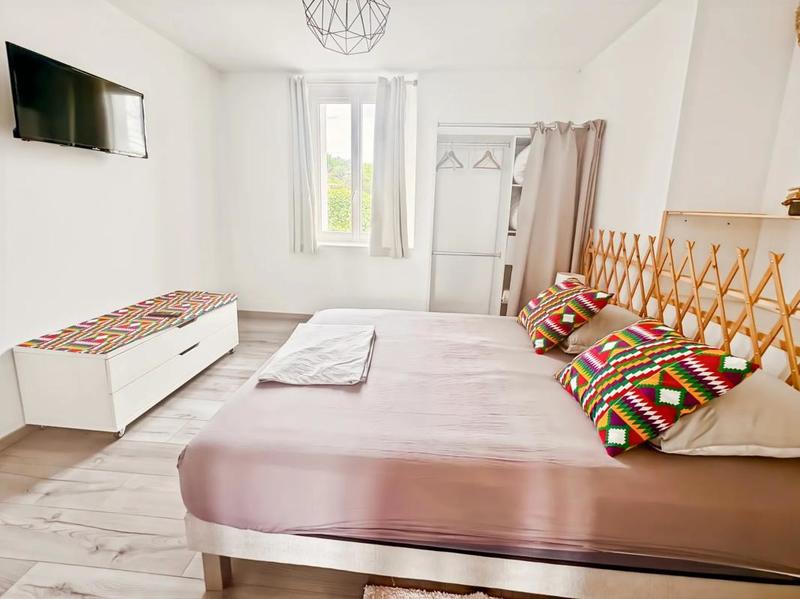 Maison - 235 m² - 10 pièces