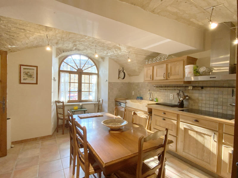 Maison - 250 m² - 7 pièces