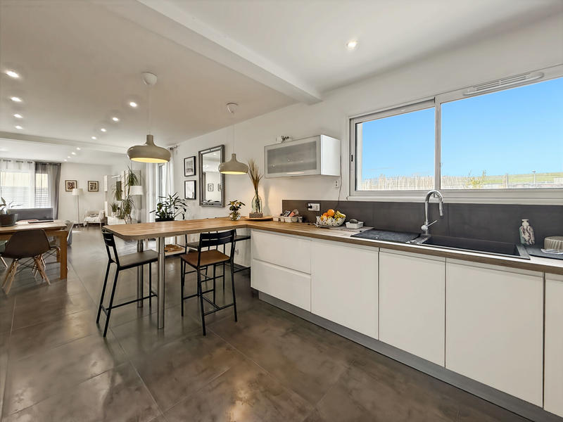 Maison - 180 m² - 6 pièces